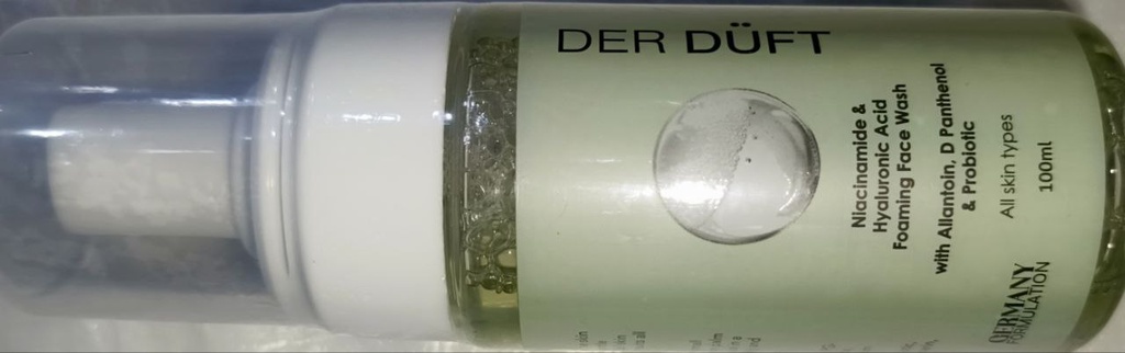 DER DÜFT Niacinamide & Hyaluronic Acid Foarning Face Wash 100ml
