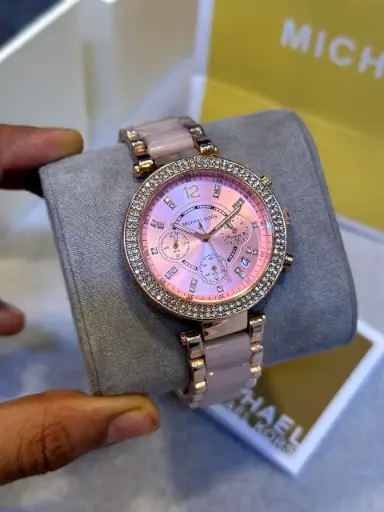 [190] FEMALES WATCH MECHEAL KORS ....